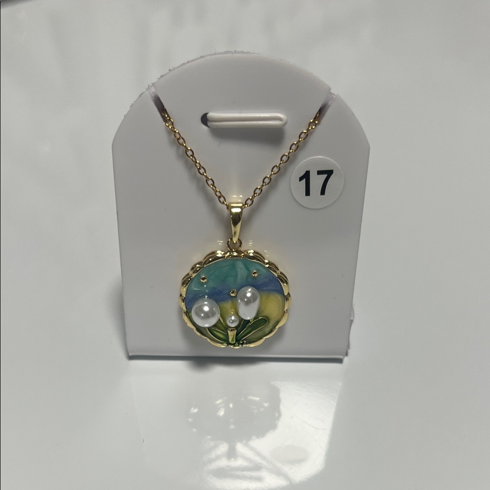 Elegant Gold and Blue Pendant Necklace